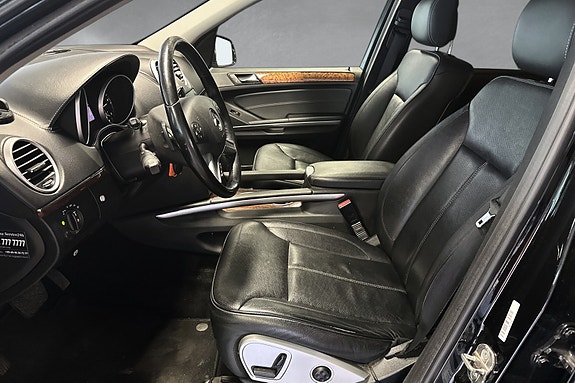 Mercedes-Benz GL350 11 of 30