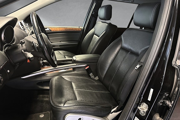 Mercedes-Benz GL350 18 of 30