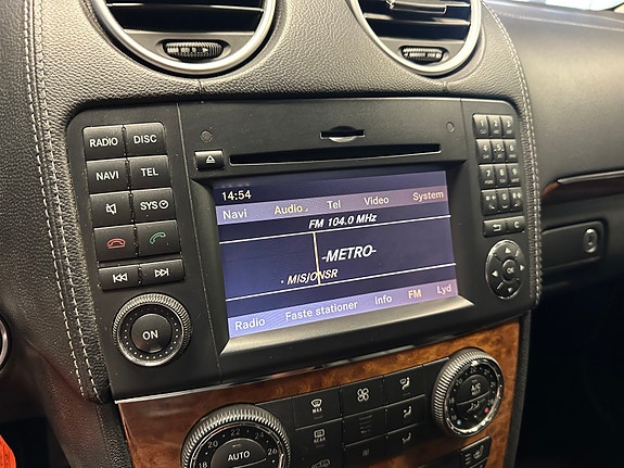 Mercedes-Benz GL350 26 of 30