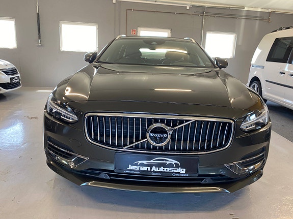 Volvo V90 2 of 5