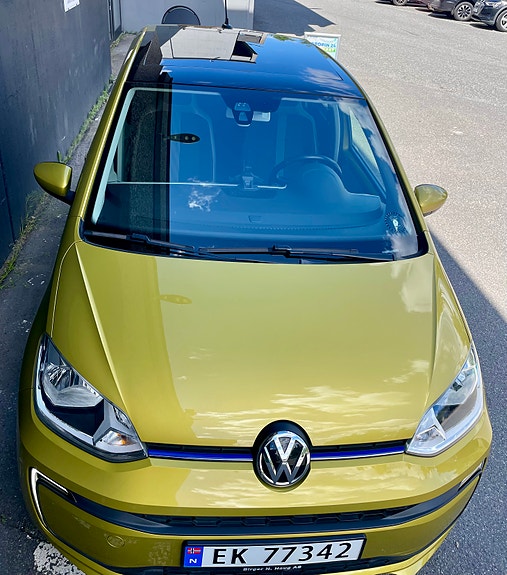 Volkswagen UP! 2 of 5