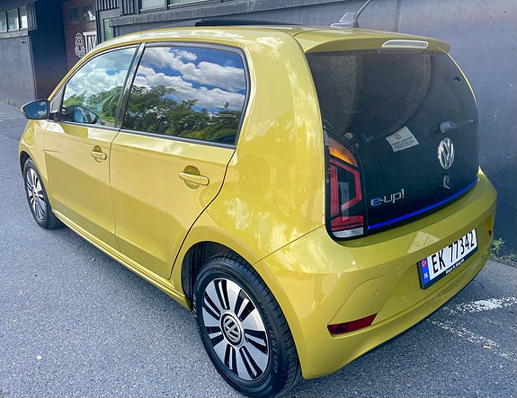 Volkswagen UP! 4 of 5
