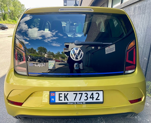Volkswagen UP! 3 of 5