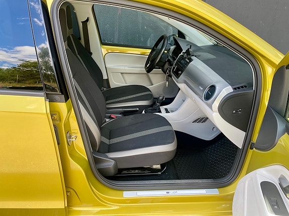 Volkswagen UP! 27 of 30