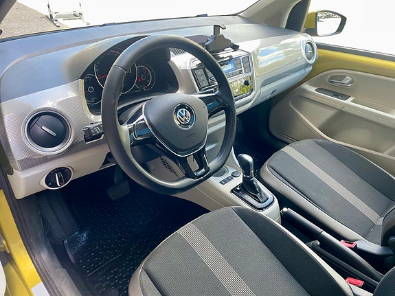 Volkswagen UP! 21 of 30