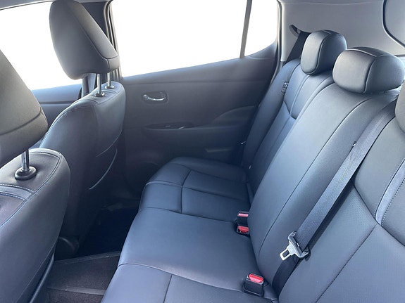 Nissan Leaf 10 of 16