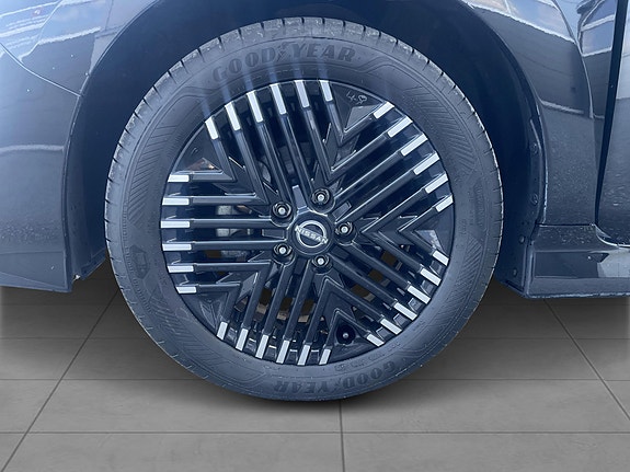 Nissan Leaf 9 of 16