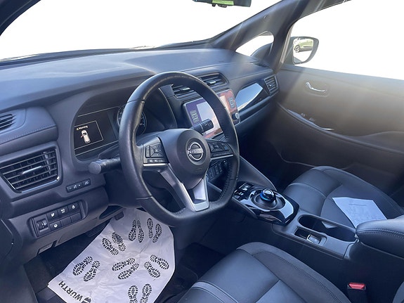 Nissan Leaf 7 of 16
