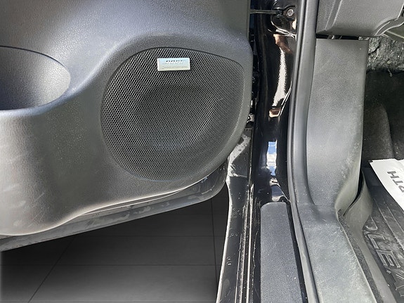 Nissan Leaf 16 of 16