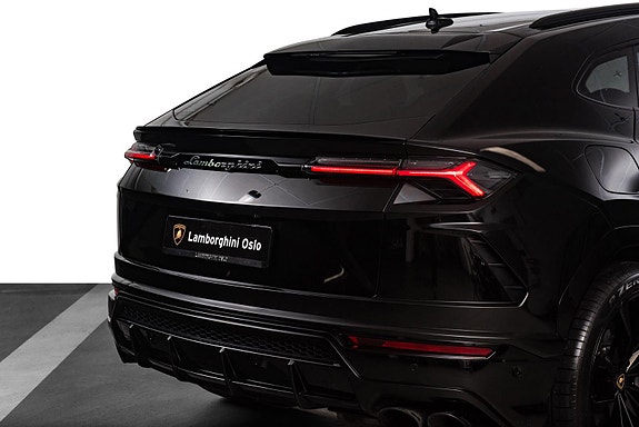 Lamborghini Urus 4 of 5