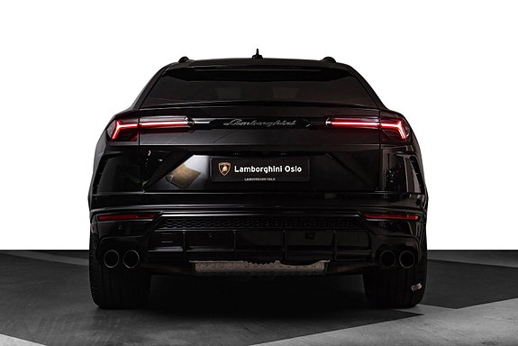Lamborghini Urus 5 of 5