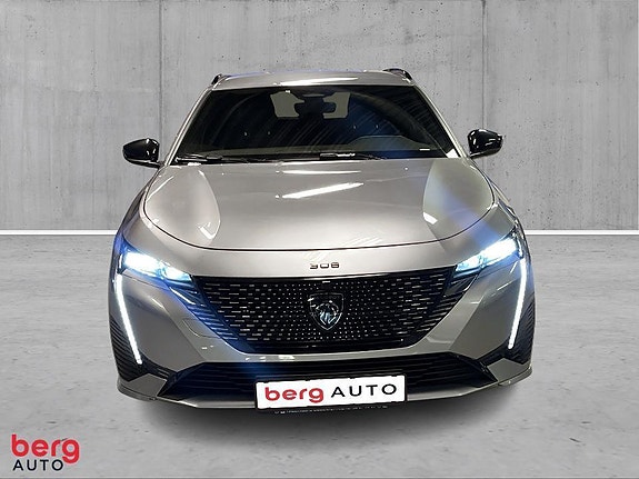 Peugeot 308 SW 2 of 5