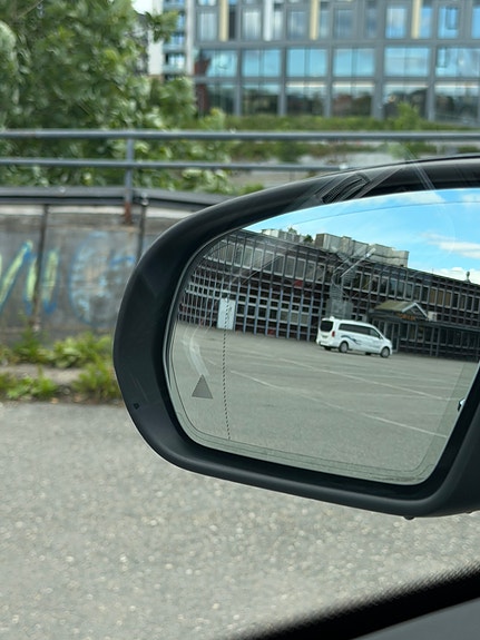 Mercedes-Benz EQC400 15 of 30