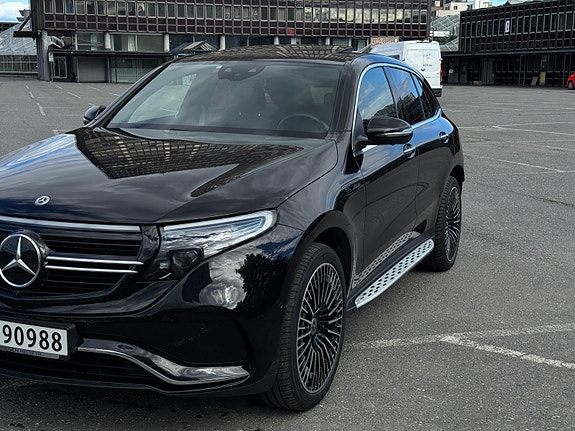 Mercedes-Benz EQC400 2 of 30