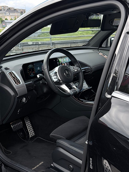 Mercedes-Benz EQC400 22 of 30