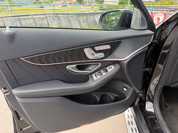 Mercedes-Benz EQC400 16 of 30