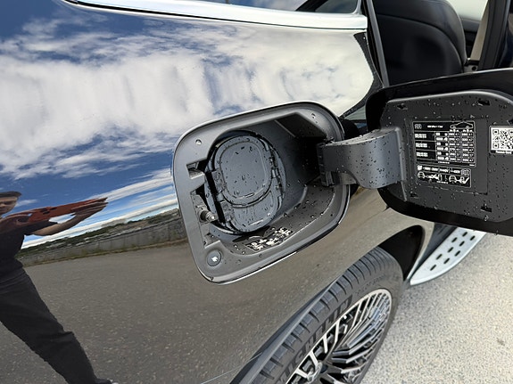 Mercedes-Benz EQC400 10 of 30