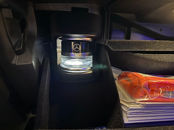 Mercedes-Benz EQC400 27 of 30