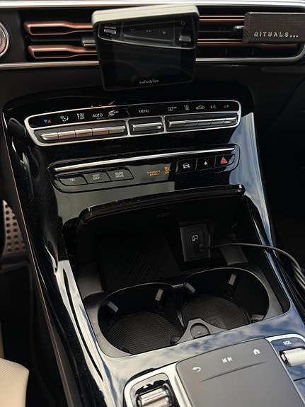 Mercedes-Benz EQC400 28 of 30