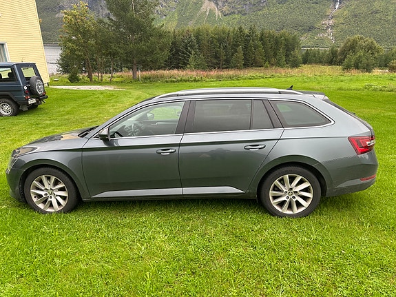 Skoda Superb 2 of 12