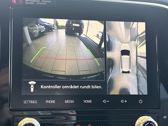 360 graders kamera gir full oversikt ved parkering og manøvrering.
