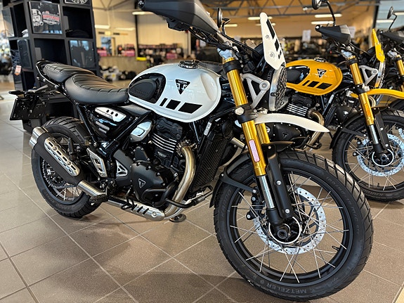 Triumph Scrambler 400 XC 2 of 5