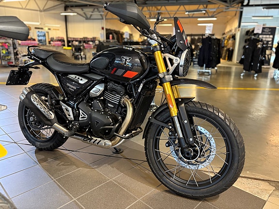 Triumph Scrambler 400 XC 3 of 5