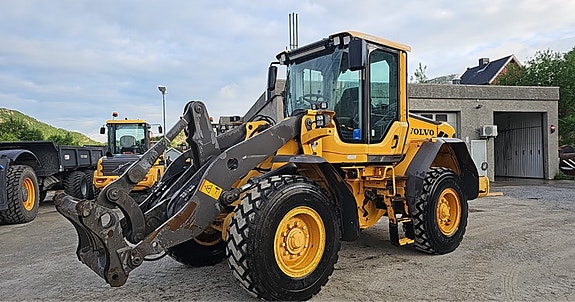 Volvo L60f 2 of 5