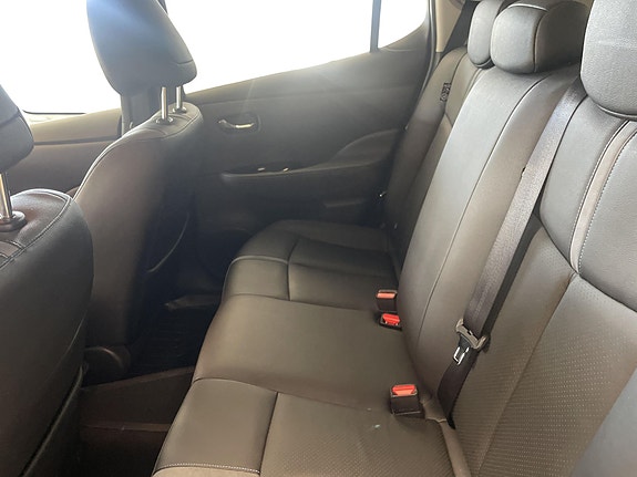 Nissan Leaf 10 of 14