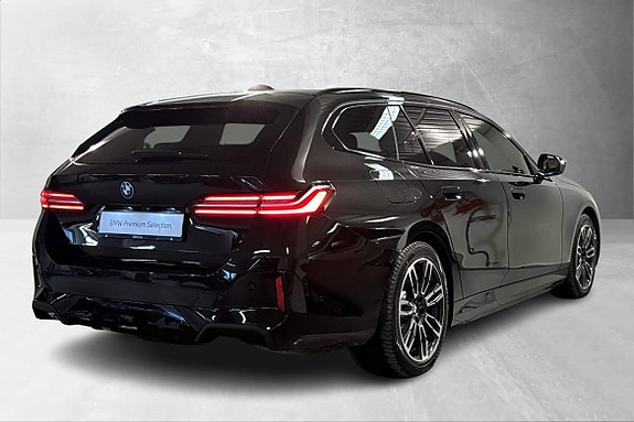 BMW i5 4 of 5