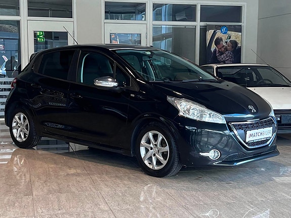 Peugeot 208 2 of 5