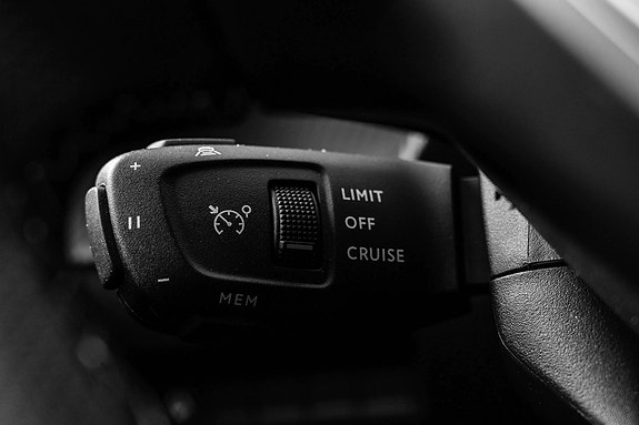 Peugeot e-2008 12 of 26