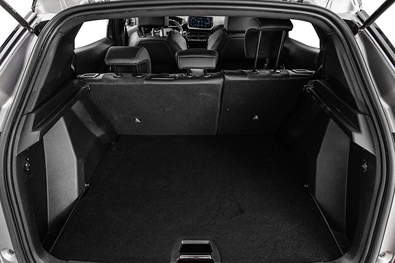 Peugeot e-2008 24 of 26