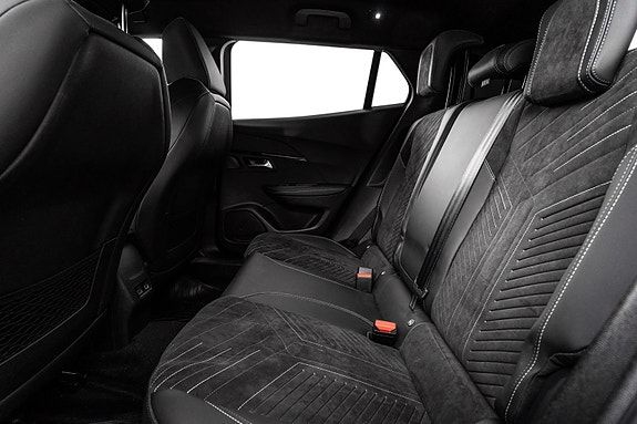 Peugeot e-2008 21 of 26