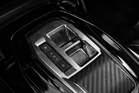 Peugeot e-2008 14 of 26