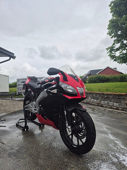 Aprilia RS4 125 2 of 5