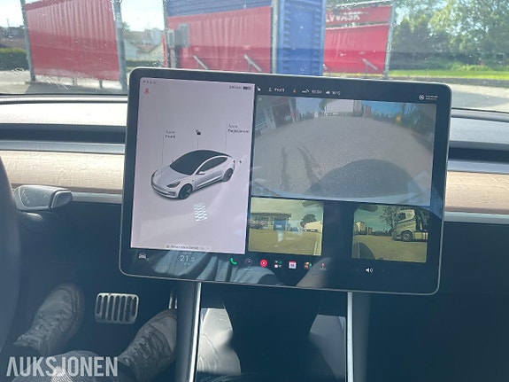 Tesla Model 3 15 of 30