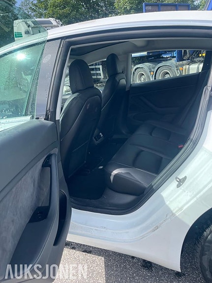 Tesla Model 3 23 of 30