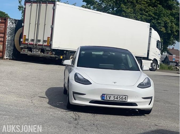 Tesla Model 3 8 of 30