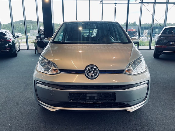 Volkswagen UP! 2 of 5