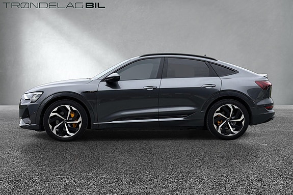 Audi e-tron Sportback 2 of 5