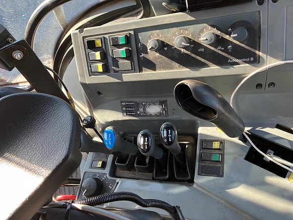 Valtra 6650 Twin Track 9 of 16