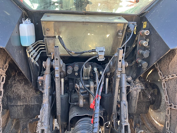 Valtra 6650 Twin Track 13 of 16