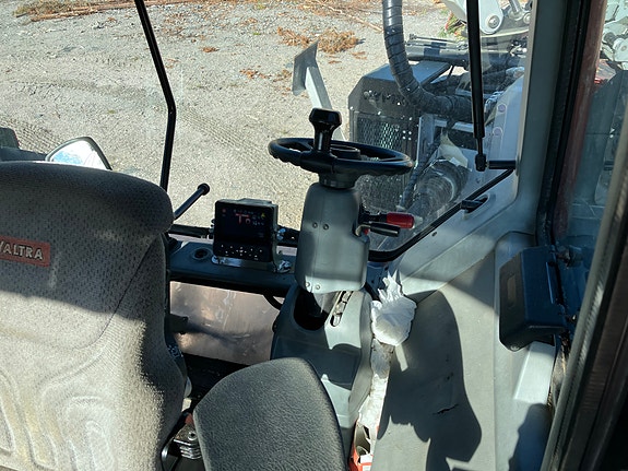 Valtra 6650 Twin Track 6 of 16