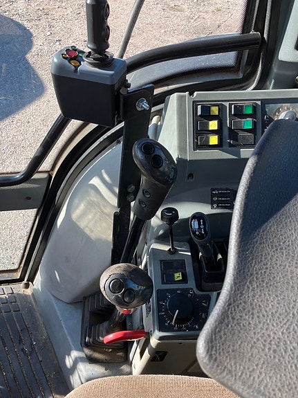 Valtra 6650 Twin Track 10 of 16