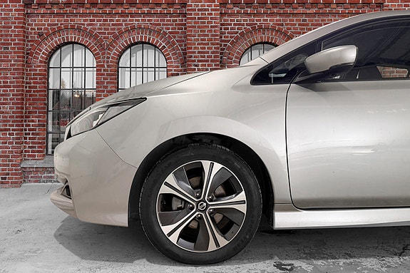 Nissan Leaf 3 of 5