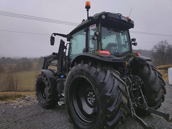 Valtra G135 versu 5 of 5