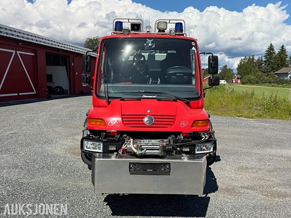 Mercedes-Benz Unimog U400/308 2 of 30
