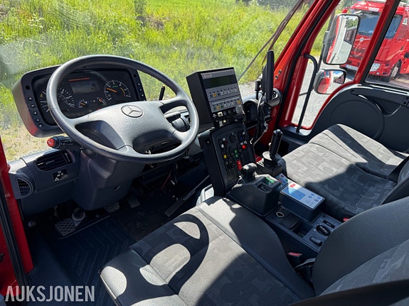 Mercedes-Benz Unimog U400/308 12 of 30