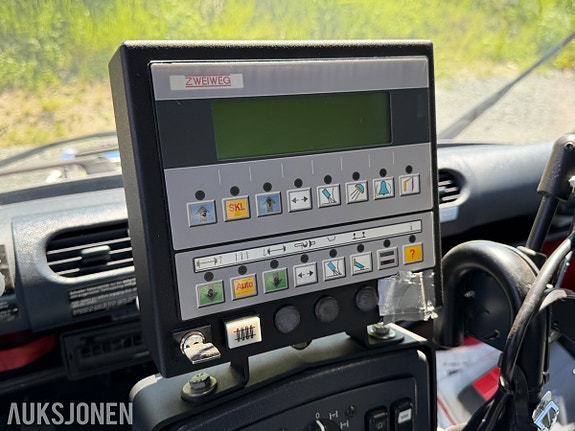 Mercedes-Benz Unimog U400/308 17 of 30